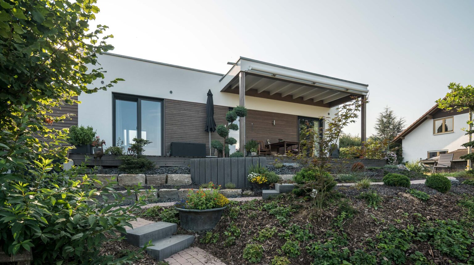 Holzhaus Bungalow in Melsungen / Hessen mit Steingarten