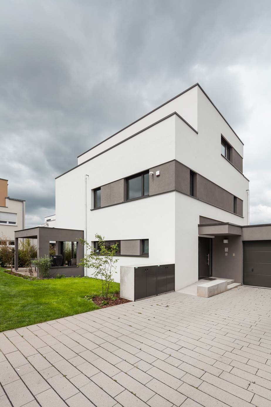 Frontansicht Wohnhaus aus Holz in Frankfurt am Main
